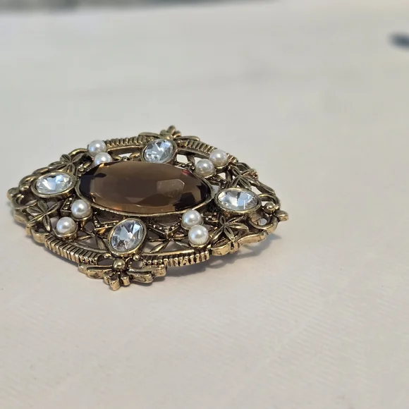 VINTAGE Avon Brooch with Topaz and Aquamarine Colored  Gemstone and Pearls - Picture 4 of 6